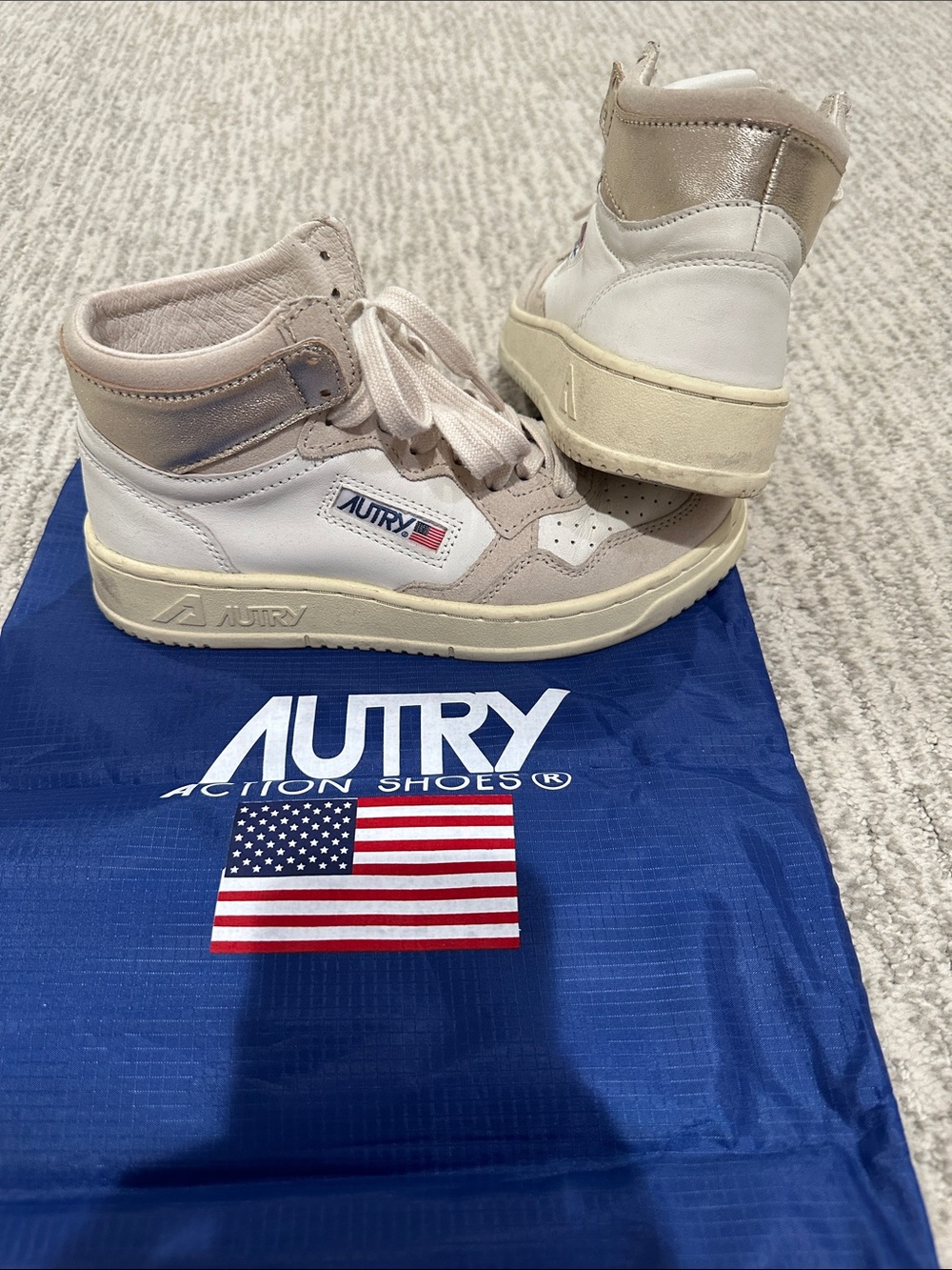 Autry women’s  medalist High-Top Sneakers in White, beige and gold size 37